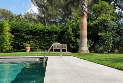 Gazon artificiel piscine