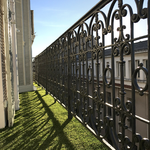 Gazon synthétique sur balcon