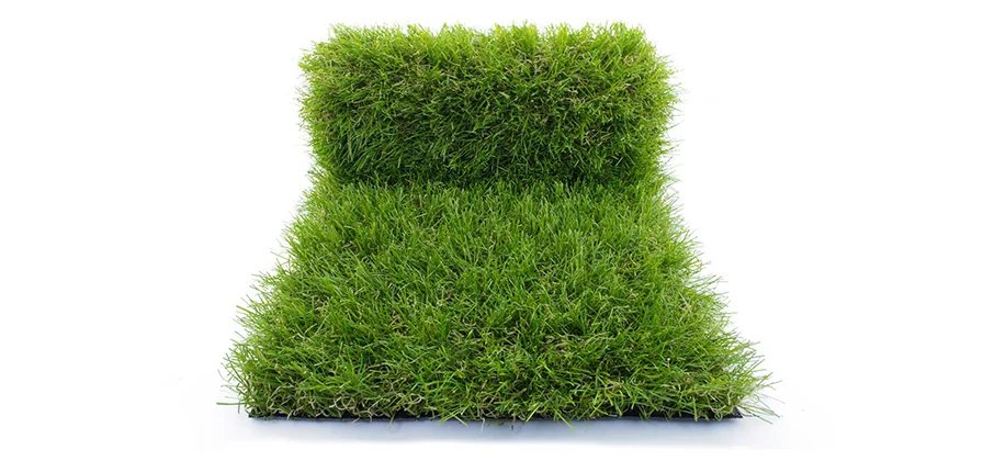 Faux gazon modèle Luxe 50 en rouleau vu de face Faux gazon modèle Luxe 50 en rouleau vu de face